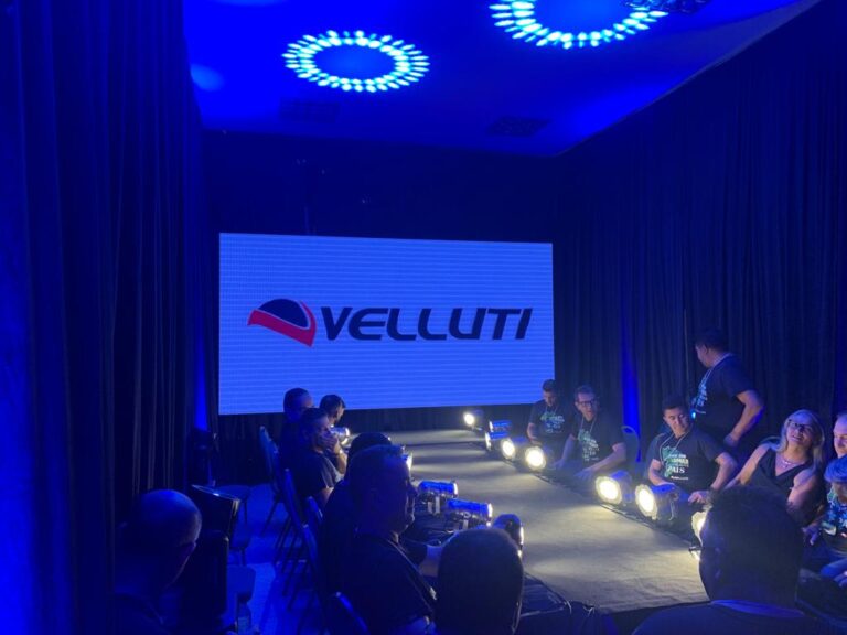 PAINEL LED - VELLUTI DESFILE